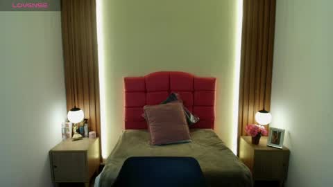 I V O N N E R O S S online show from 04/07/26, 11:54