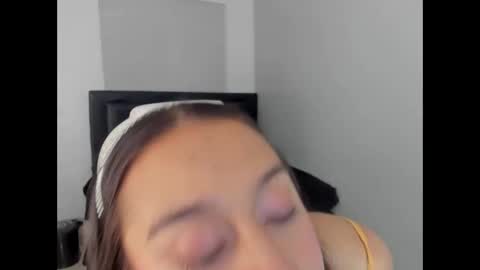 Snapshot of ivonneskarielrs chatting on 11/21/25, 12:15 ivonneskarielrs online show from 11/21/25, 12:15