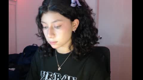 Snapshot of ivonny111 chatting on 11/18/25, 07:35 ivonny111 online show from 11/18/25, 07:35