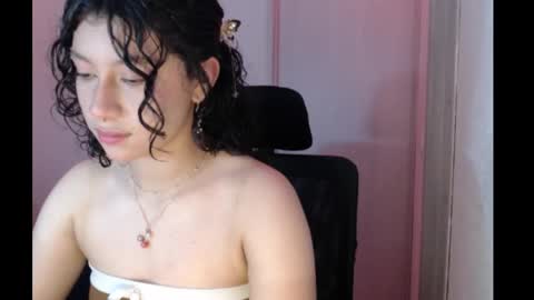 Snapshot of ivonny111 chatting on 11/27/25, 12:35 ivonny111 online show from 11/27/25, 12:35