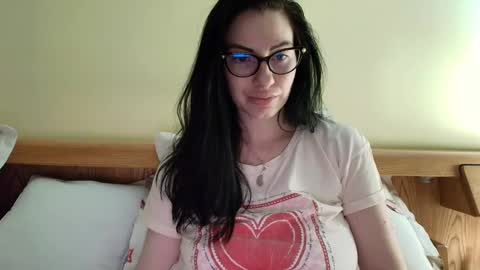 Snapshot of ivoryorchid chatting on 12/30/24, 04:08 Ivory online show from 12/30/24, 04:08