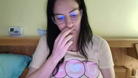 Snapshot of ivoryorchid chatting on 11/10/25, 05:01 Ivory online show from 11/10/25, 05:01