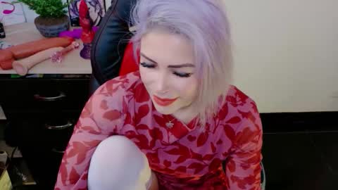 Snapshot of ivy__taylorr chatting on 02/12/26, 10:27 Diana Rojas online show from 02/12/26, 10:27