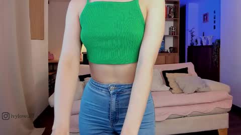 Snapshot of ivy_love33 chatting on 09/23/25, 03:20 Ivy online show from 09/23/25, 03:20