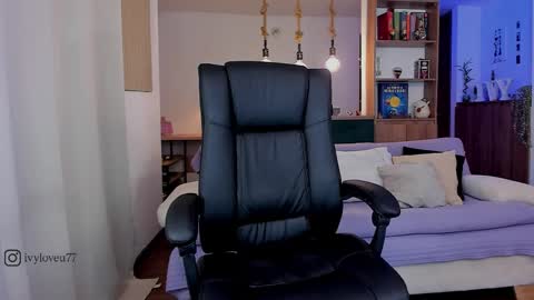 Snapshot of ivy_love33 chatting on 11/12/25, 06:25 Ivy online show from 11/12/25, 06:25