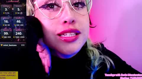 Snapshot of ivy_rosse chatting on 03/01/25, 06:54 You can find more of me here online show from 03/01/25, 06:54