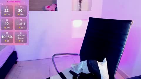 Snapshot of ivybliss8 chatting on 02/23/25, 03:18 i v y b l i s s online show from 02/23/25, 03:18