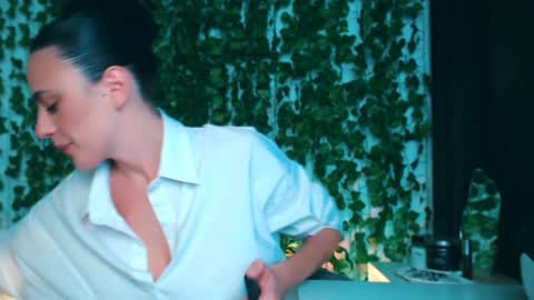 Miss Ivy online show from 12/08/24, 01:36