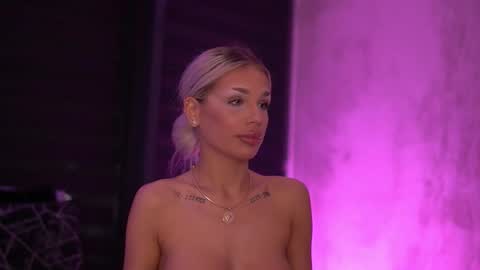 Snapshot of ivyrowa chatting on 11/16/25, 06:24 IvyRowa online show from 11/16/25, 06:24