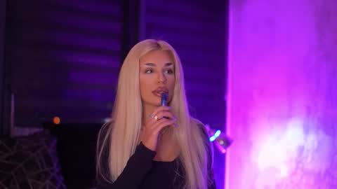 IvyRowa online show from 02/04/26, 06:25