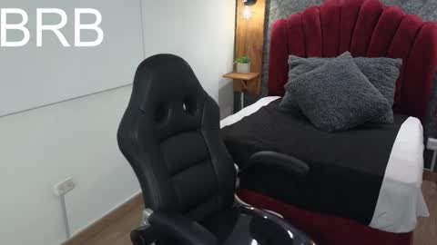 Snapshot of ivyrush09 chatting on 10/15/25, 03:06 ivyrush09 online show from 10/15/25, 03:06