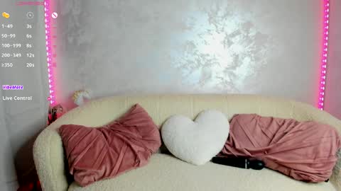 Snapshot of ivytease_ chatting on 05/21/26, 05:25 Ivt online show from 05/21/26, 05:25