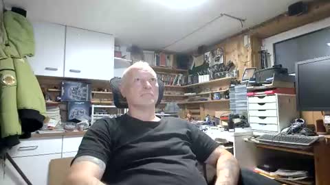 Snapshot of iwalknaked chatting on 07/20/26, 07:38 iwalknaked online show from 07/20/26, 07:38