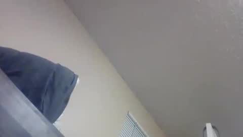 Snapshot of iwanttodothis1 chatting on 12/19/25, 01:07 iwanttodothis1 online show from 12/19/25, 01:07