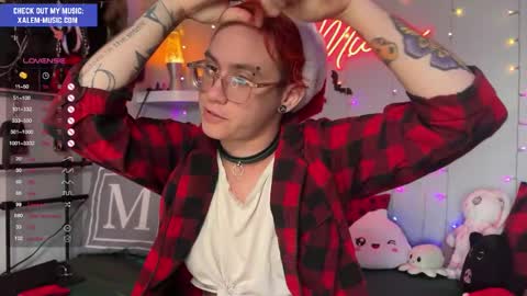 Snapshot of iwillbeyourmuse chatting on 12/15/24, 08:04 Muse hethey online show from 12/15/24, 08:04