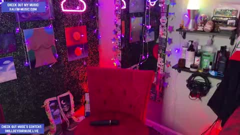 Snapshot of iwillbeyourmuse chatting on 10/08/25, 11:46 Muse hethey online show from 10/08/25, 11:46