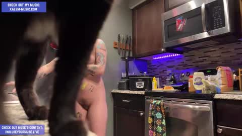 Snapshot of iwillbeyourmuse chatting on 11/29/25, 10:57 Muse hethey online show from 11/29/25, 10:57