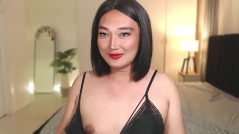 iya_hermosa online show from 04/17/26, 01:58