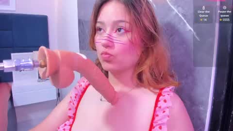 Snapshot of iza_grey chatting on 06/28/26, 12:00 Isa online show from 06/28/26, 12:00
