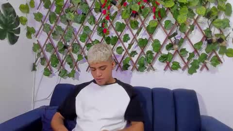 izaack online show from 12/26/24, 11:35