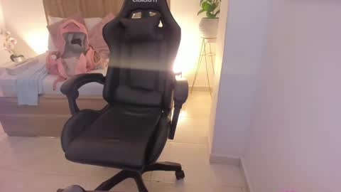 Iza online show from 02/15/25, 02:15