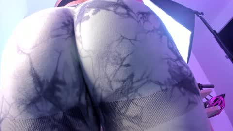 Iza online show from 09/30/25, 02:00