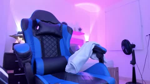 Iza online show from 12/18/25, 01:39