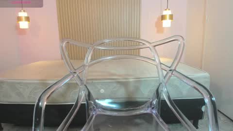 izelevans online show from 04/12/26, 04:34