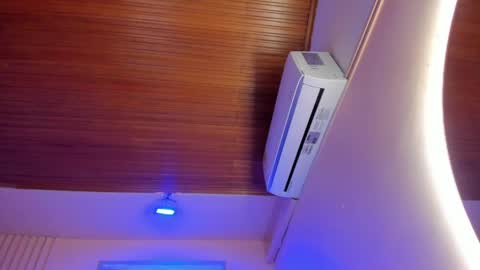 Izumi online show from 04/11/26, 11:58