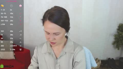 Queen of nylon  Victoria online show from 10/14/25, 06:03