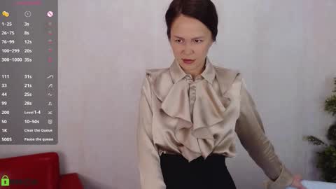 Queen of nylon  Victoria online show from 01/11/26, 05:23