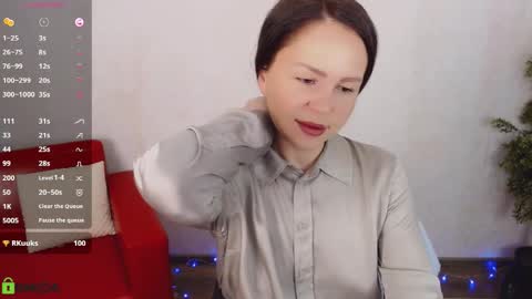 Queen of nylon  Victoria online show from 01/16/26, 05:22