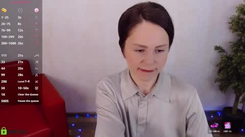 Queen of nylon  Victoria online show from 02/09/26, 05:33