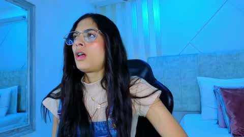 Snapshot of j_belle_ chatting on 04/26/26, 01:31 j_belle_ online show from 04/26/26, 01:31
