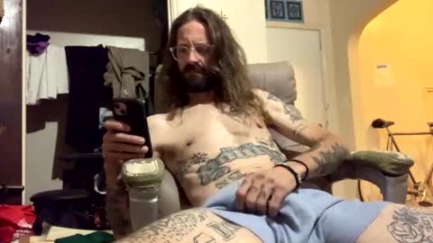 Snapshot of j_boogie_mane chatting on 10/31/25, 05:30 j boogie online show from 10/31/25, 05:30