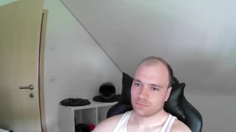 Snapshot of j_german783377 chatting on 04/19/26, 10:03 here4y online show from 04/19/26, 10:03