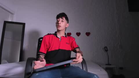 Snapshot of j_martony chatting on 09/19/25, 12:28 j_martony online show from 09/19/25, 12:28