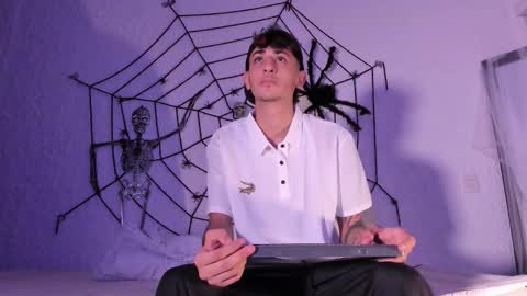 Snapshot of j_martony chatting on 10/29/25, 03:31 j_martony online show from 10/29/25, 03:31