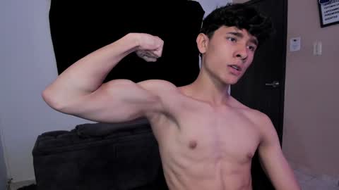 Snapshot of j_u_p_i_t_e_r chatting on 12/13/24, 03:54 Noah online show from 12/13/24, 03:54