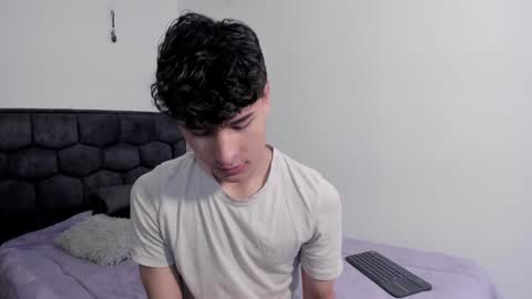 Snapshot of j_u_p_i_t_e_r chatting on 12/30/24, 01:25 Noah online show from 12/30/24, 01:25