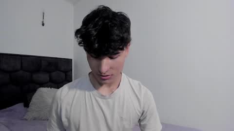 Snapshot of j_u_p_i_t_e_r chatting on 12/30/24, 04:29 Noah online show from 12/30/24, 04:29