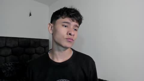 Snapshot of j_u_p_i_t_e_r chatting on 01/22/25, 11:21 Noah online show from 01/22/25, 11:21