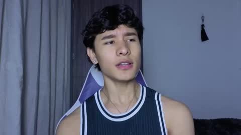 Snapshot of j_u_p_i_t_e_r chatting on 10/03/25, 12:24 Noah online show from 10/03/25, 12:24