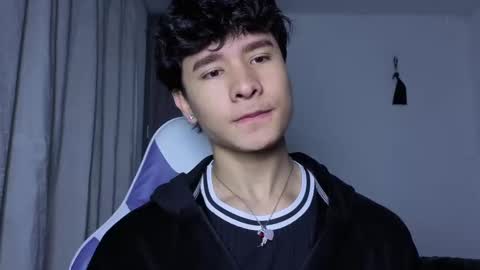 Snapshot of j_u_p_i_t_e_r chatting on 10/07/25, 12:57 Noah online show from 10/07/25, 12:57