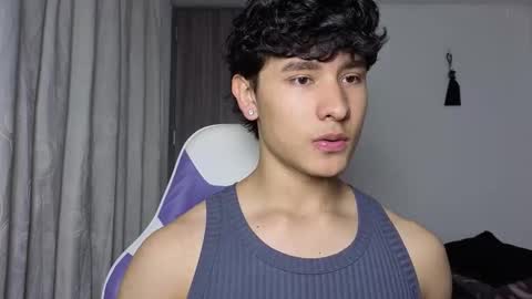 Snapshot of j_u_p_i_t_e_r chatting on 10/10/25, 04:50 Noah online show from 10/10/25, 04:50