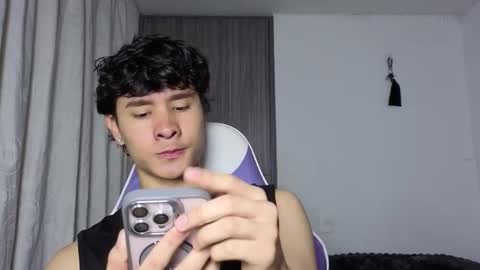 Snapshot of j_u_p_i_t_e_r chatting on 10/16/25, 03:35 Noah online show from 10/16/25, 03:35