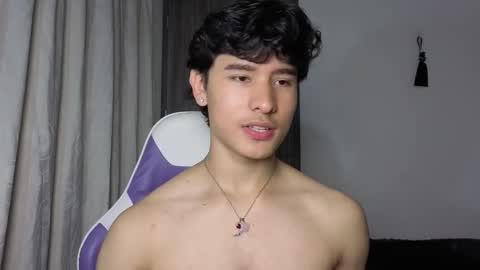 Snapshot of j_u_p_i_t_e_r chatting on 10/26/25, 01:39 Noah online show from 10/26/25, 01:39