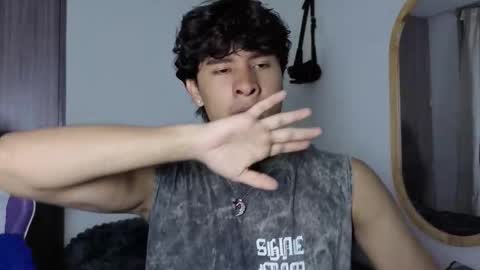 Snapshot of j_u_p_i_t_e_r chatting on 12/17/25, 09:21 Noah online show from 12/17/25, 09:21