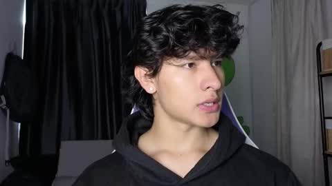 Snapshot of j_u_p_i_t_e_r chatting on 01/12/26, 01:49 Noah online show from 01/12/26, 01:49