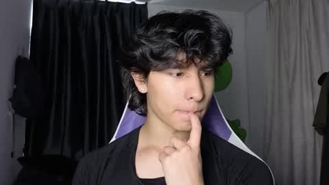 Snapshot of j_u_p_i_t_e_r chatting on 02/04/26, 06:25 Noah online show from 02/04/26, 06:25